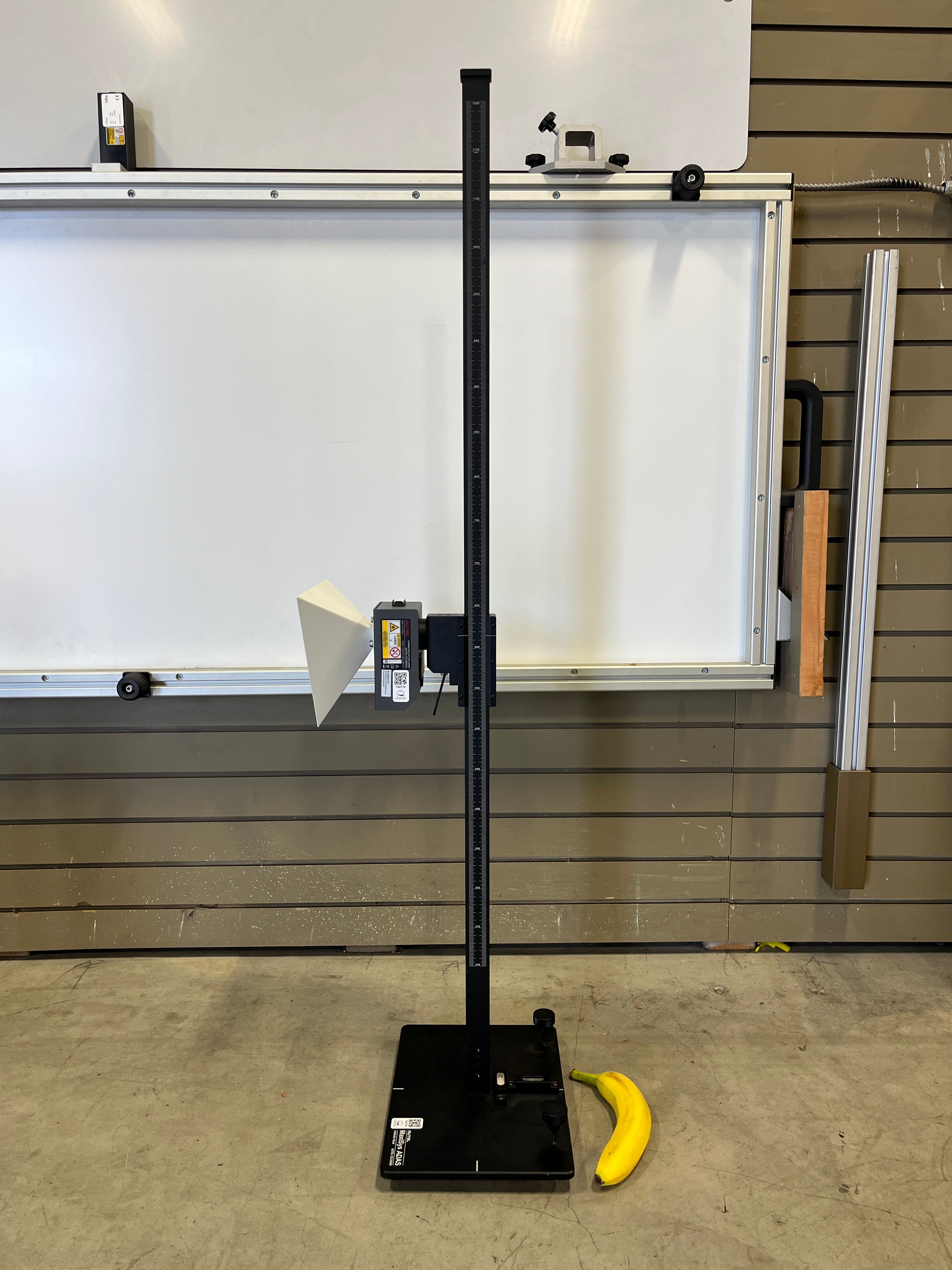 802-01: Corner Reflector with Stand CSC802-01 and CSC800