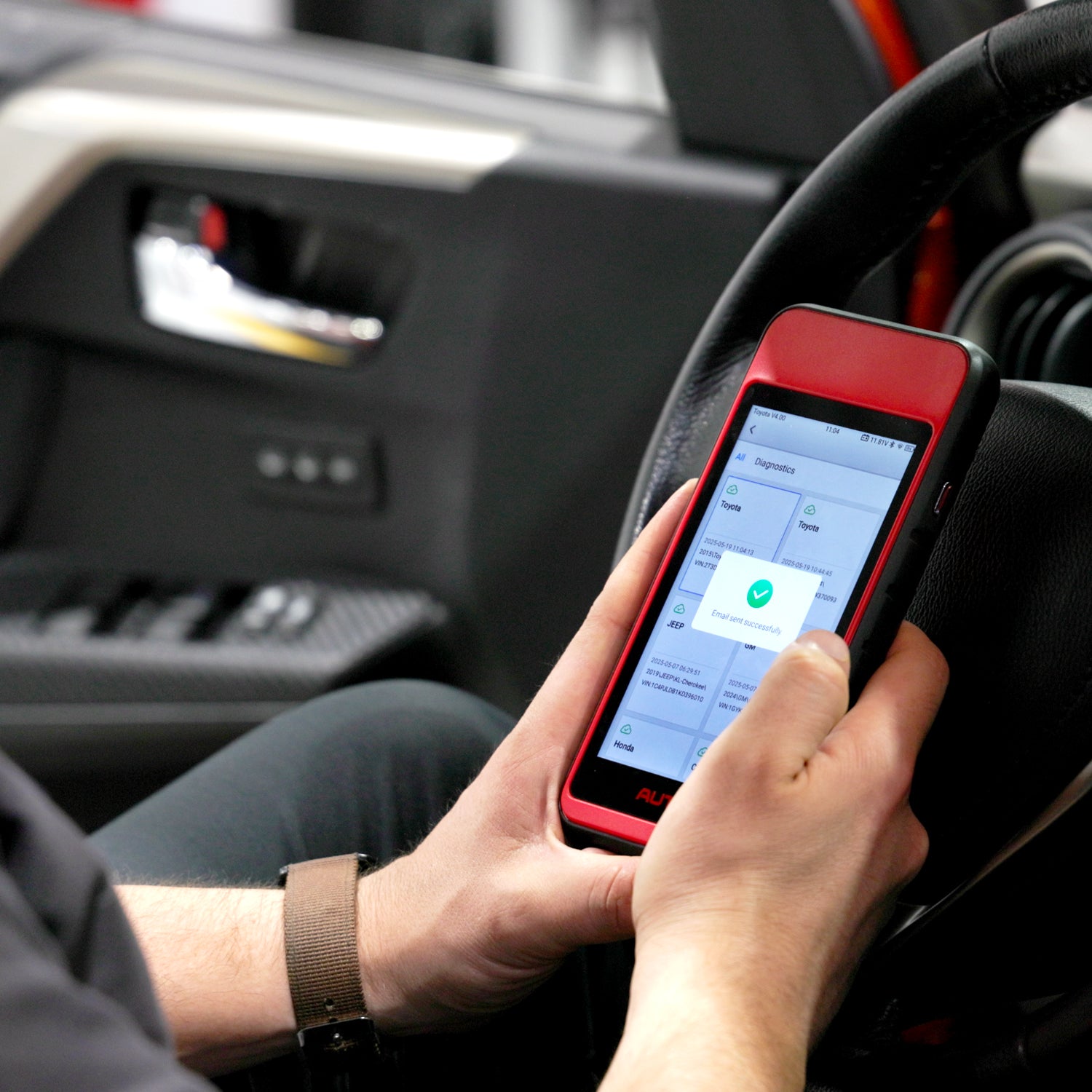 MaxiDIAG MD909PRO-InUse-1