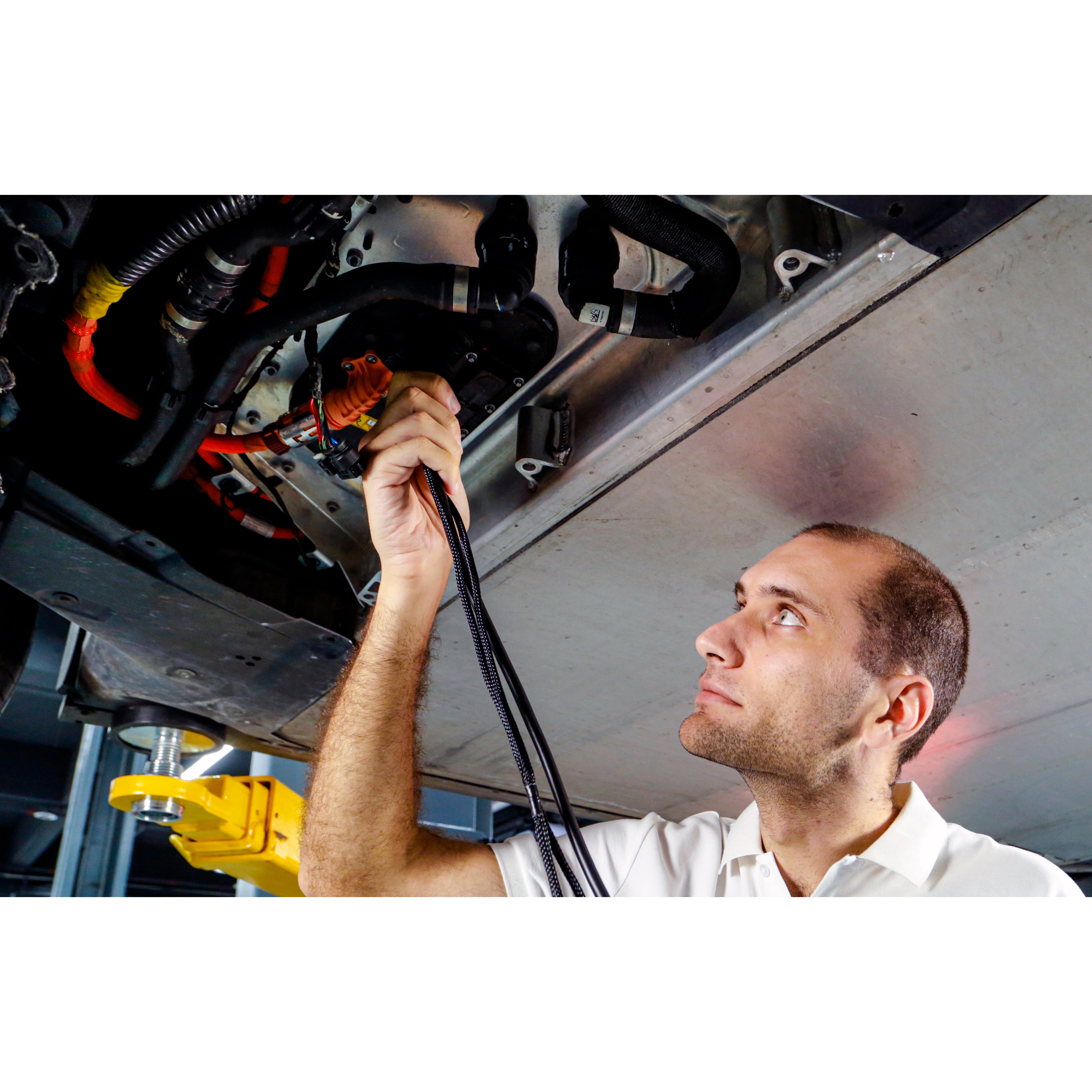 MaxiSYS MS909EV-InUse-Connect